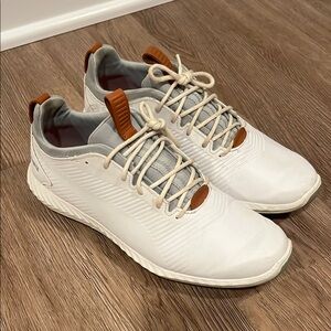 Boys Puma Golf Spikes size 7 white
